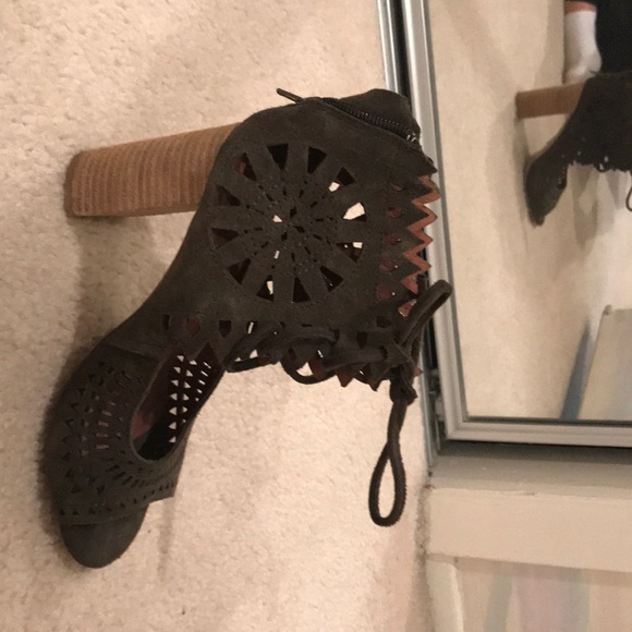 Jeffrey Campbell Shoes - Jeffrey Campbell khaki green gorgeous heels size 6